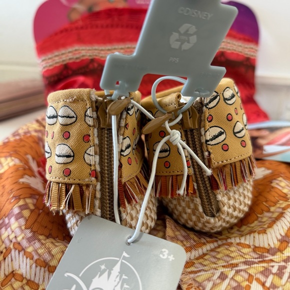 Disney Moana Costume and sandals - Picture 4 of 5